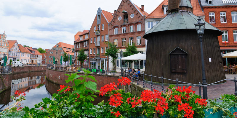shutterstock_15906304111